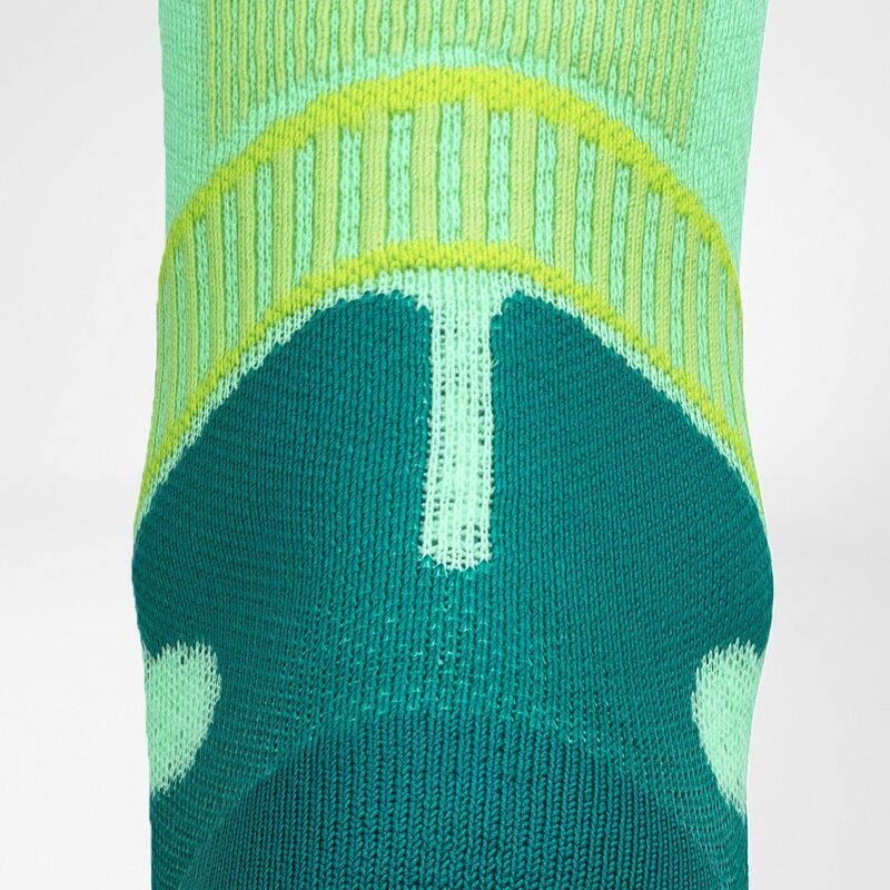 Outdoor Performance Mid Cut Socks